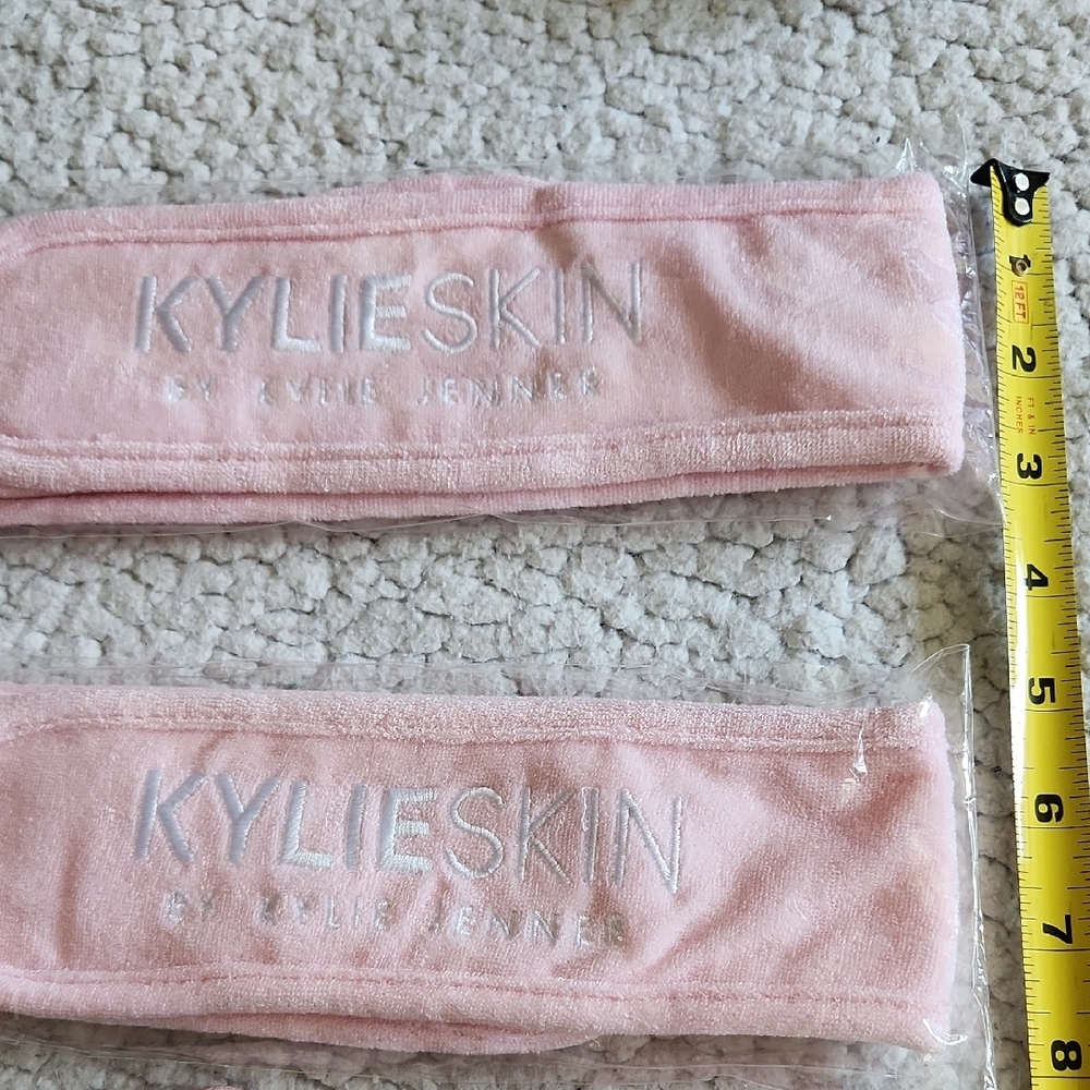 KYLIE SKIN Two Pink Headbands and BEAUTY BIO Lip-Shaped Pouch BUNDLE Set NWT - Picture 5 of 16